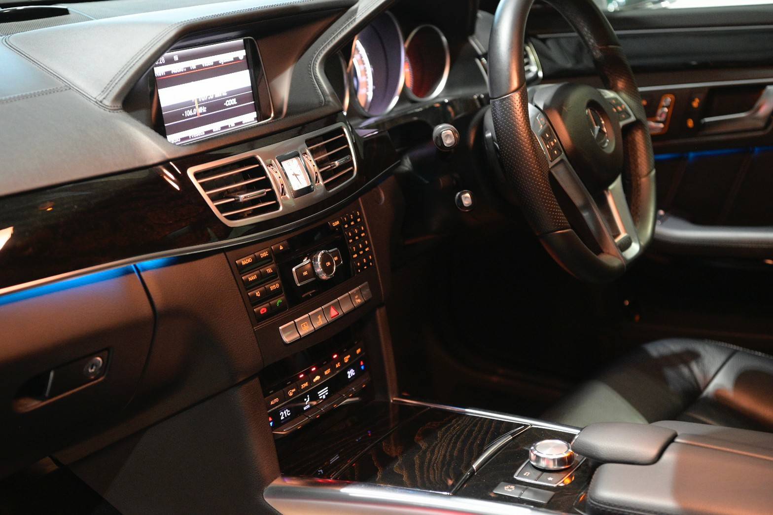 Mercedes-Benz E300 Bluetec Hybrid AMG 2014 (รูปที่ 3)