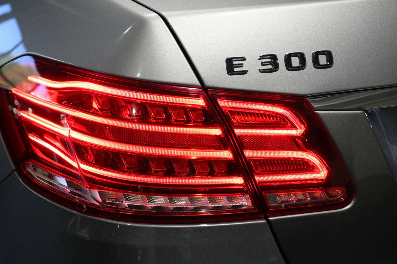 Mercedes-Benz E300 Bluetec Hybrid AMG 2014 (รูปที่ 11)