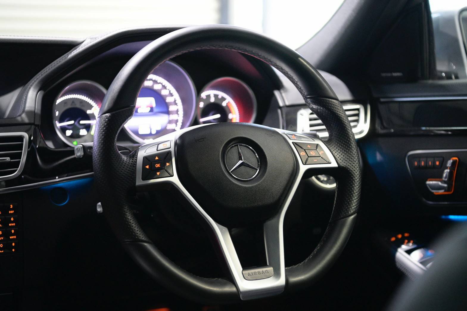 Mercedes-Benz E300 Bluetec Hybrid AMG 2014 (รูปที่ 8)