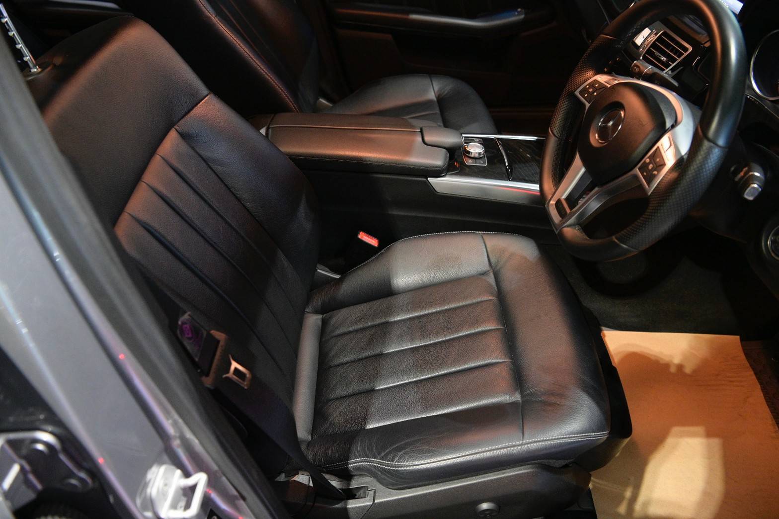 Mercedes-Benz E300 Bluetec Hybrid AMG 2014 (รูปที่ 4)