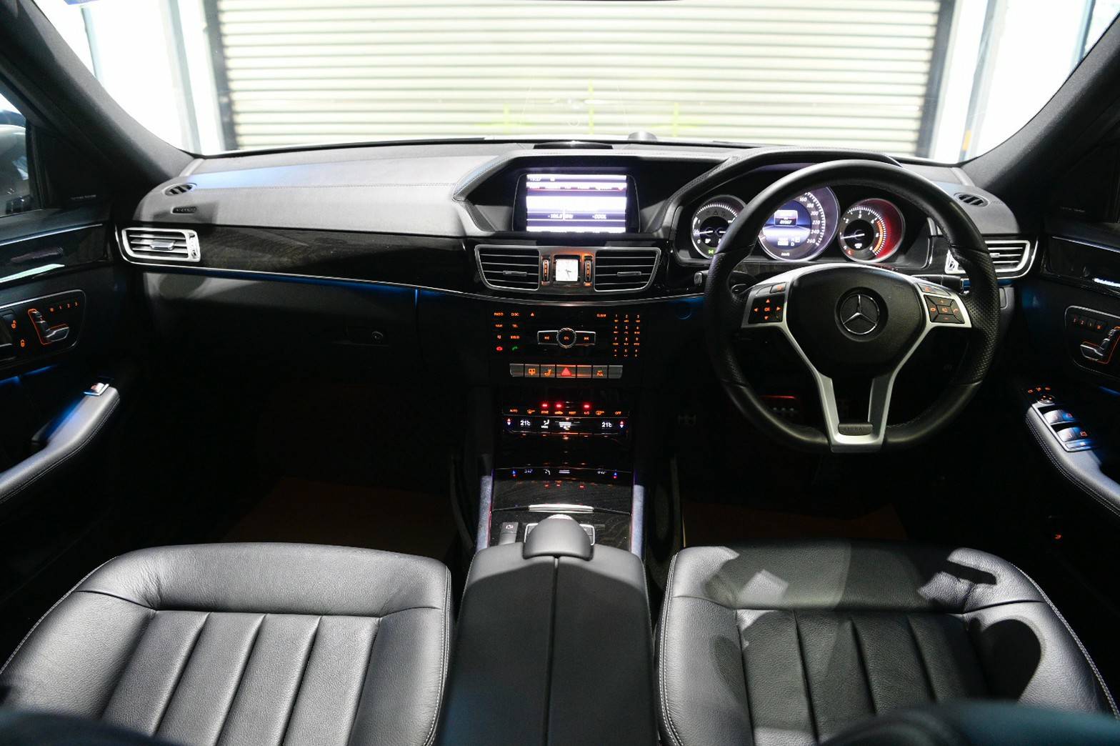 Mercedes-Benz E300 Bluetec Hybrid AMG 2014 (รูปที่ 9)