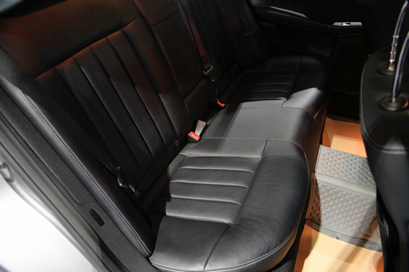 Mercedes-Benz E300 Bluetec Hybrid AMG 2014 (รูปที่ 2)