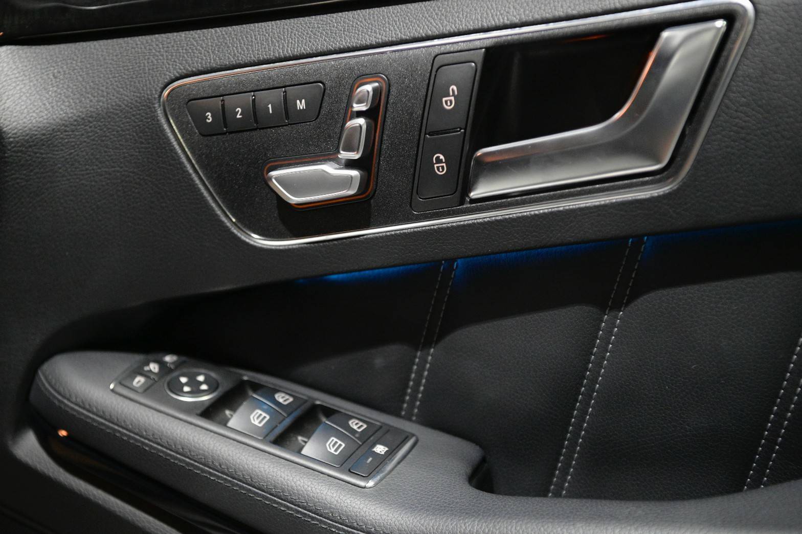 Mercedes-Benz E300 Bluetec Hybrid AMG 2014 (รูปที่ 6)