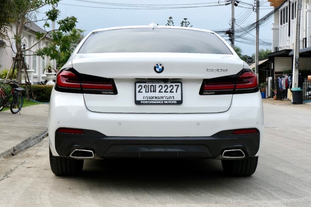 2021 BMW 5 Series G30 520d สีขาว (รูปที่ 17)
