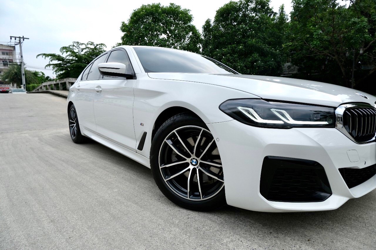 2021 BMW 5 Series G30 520d สีขาว (รูปที่ 13)
