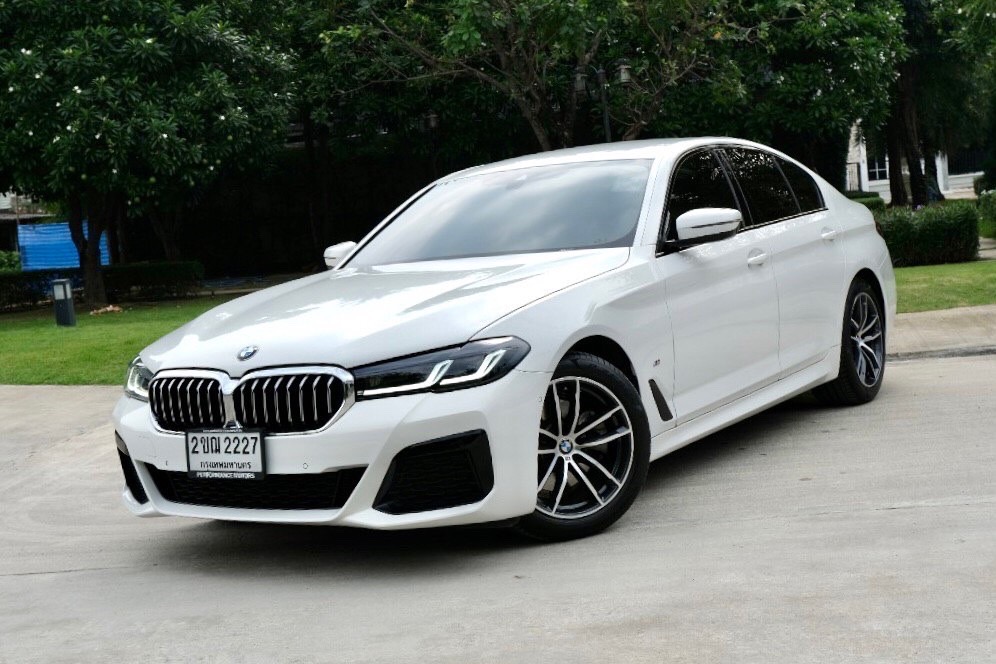 2021 BMW 5 Series G30 520d สีขาว