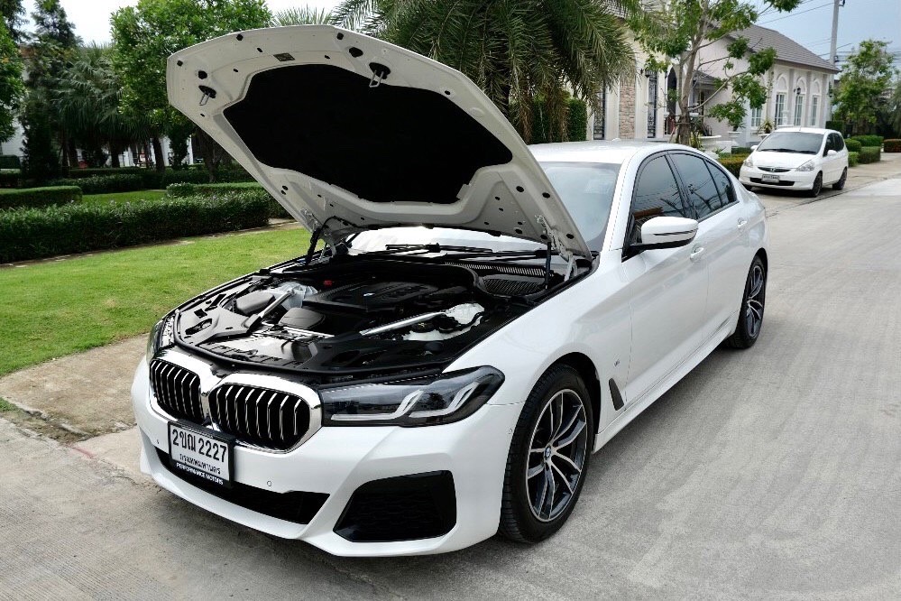 2021 BMW 5 Series G30 520d สีขาว (รูปที่ 12)