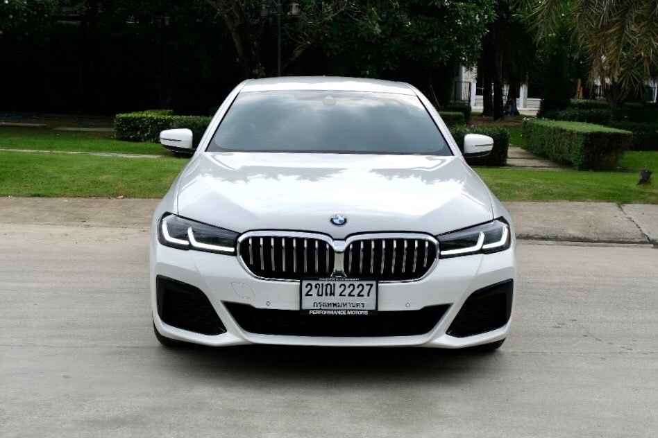 2021 BMW 5 Series G30 520d สีขาว (รูปที่ 15)