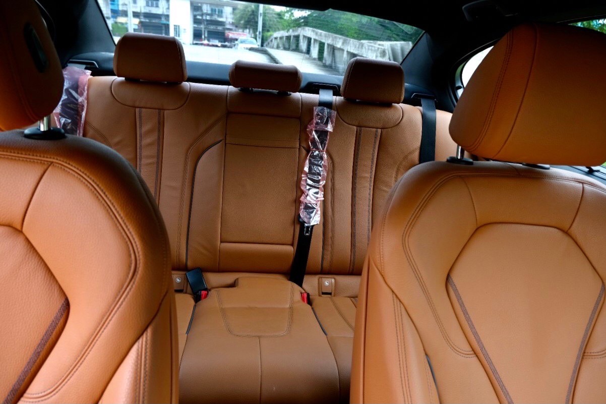 2021 BMW 5 Series G30 520d สีขาว (รูปที่ 16)