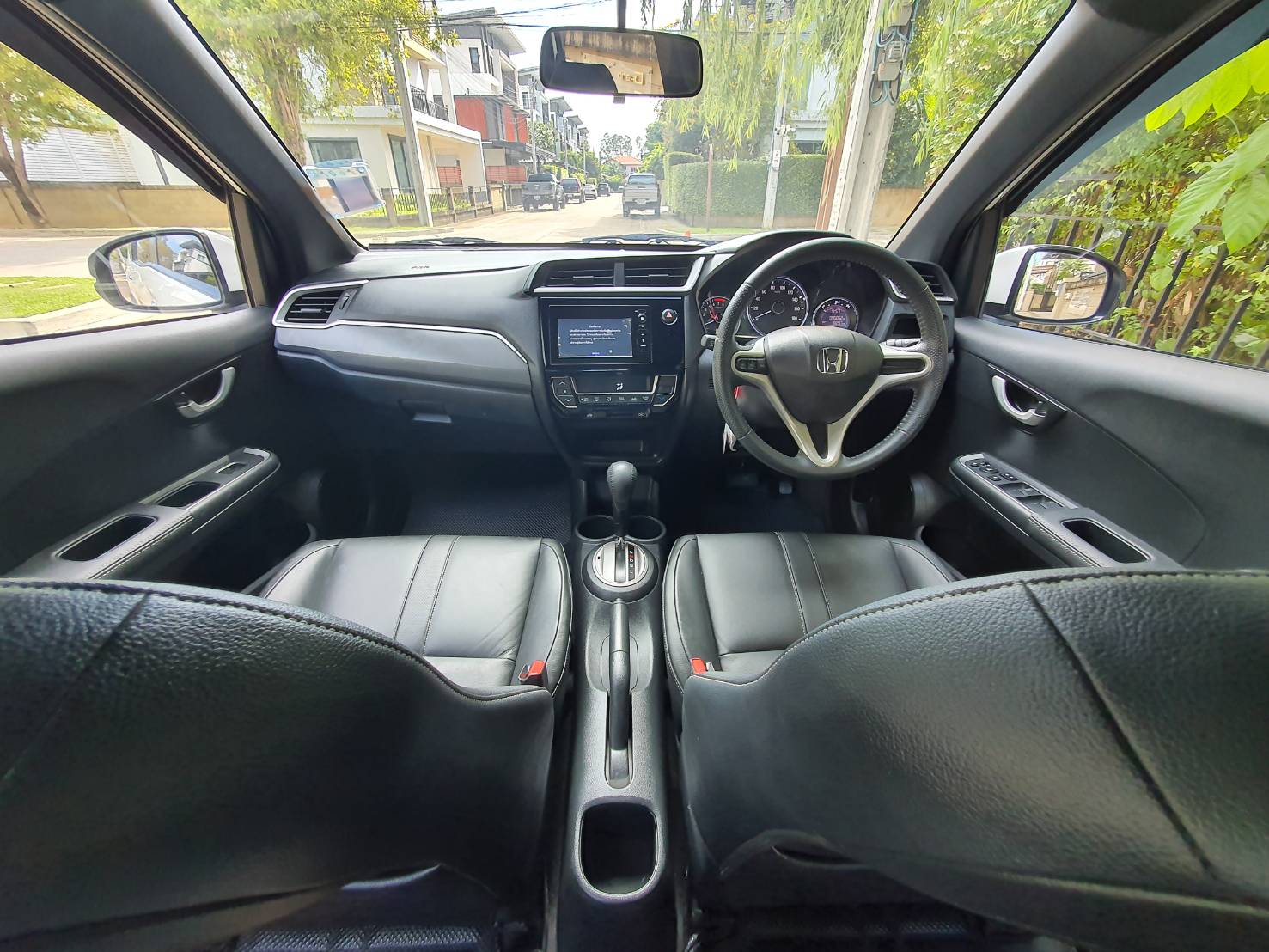 Honda BRV 1.5SV รุ่นTop ปี 2017 Auto สีขาว รถ7ที่นั่ง มือ1 เช็คศูนย์