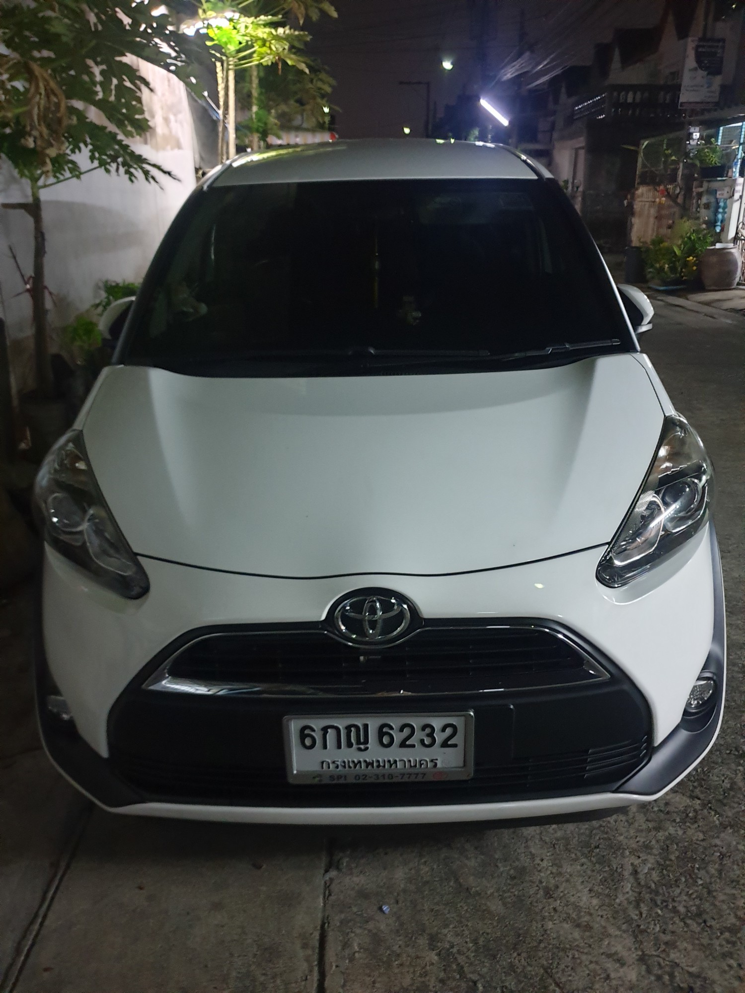 2017 Toyota Sienta G สีขาว (รูปที่ 5)