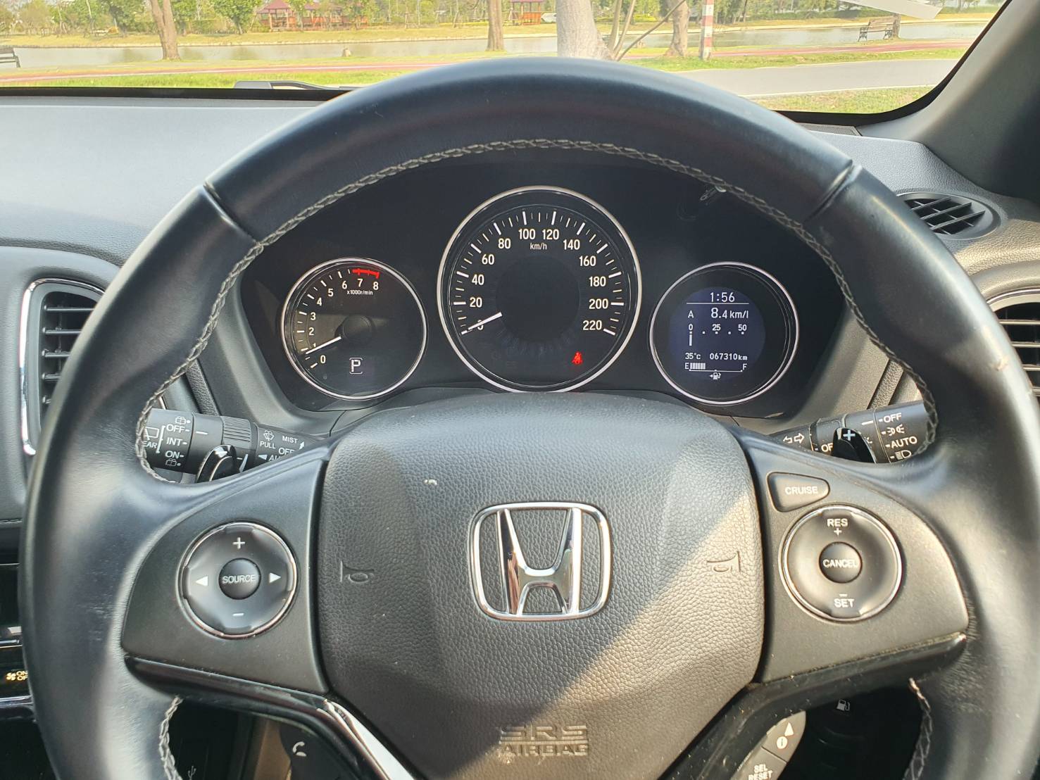 Honda HRV 1.8RS ปี2019 สีขาว Auto รถมือ1 เช็คศูนย์ตลอด รุ่นTop หลังคาซันรูฟ
