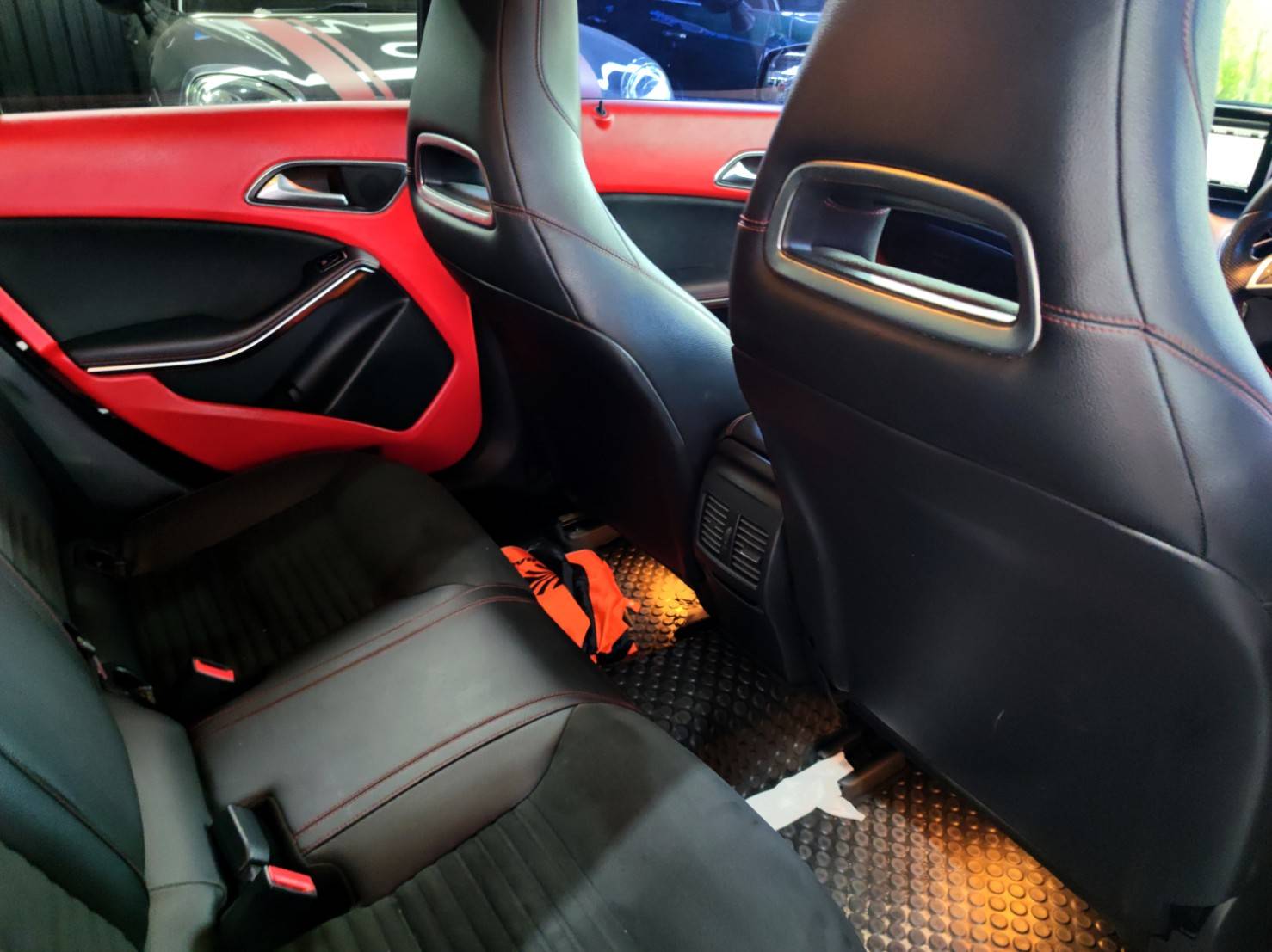 2014 BENZ CLA 220 CDI AMG เกียร์ออโต้ สีดำ​ เครื่องดีเซล Topสุด (รูปที่ 5)