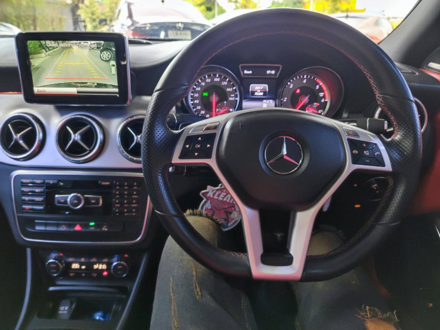 2014 BENZ CLA 220 CDI AMG เกียร์ออโต้ สีดำ​ เครื่องดีเซล Topสุด (รูปที่ 3)