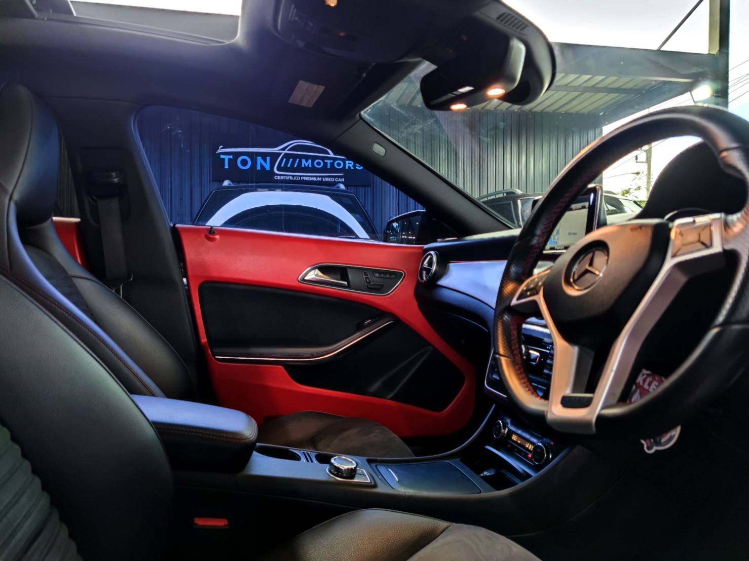 2014 BENZ CLA 220 CDI AMG เกียร์ออโต้ สีดำ​ เครื่องดีเซล Topสุด (รูปที่ 4)