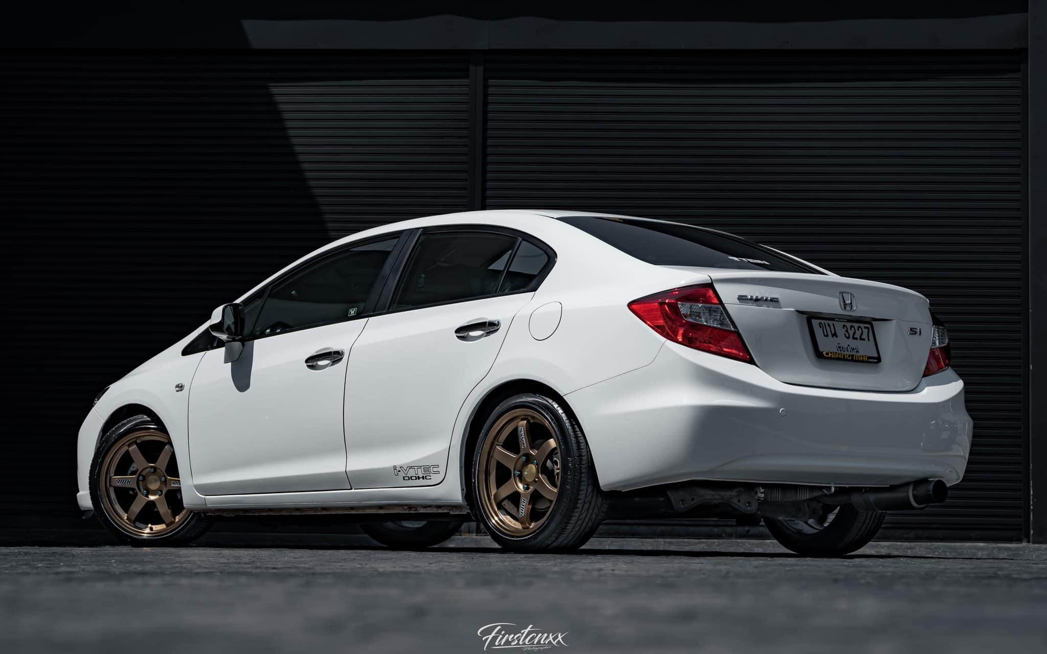 ขาย Civic FB 1.8 เกียร์MT(ปี2013)รถบอดี้สวยมาก (รูปที่ 2)