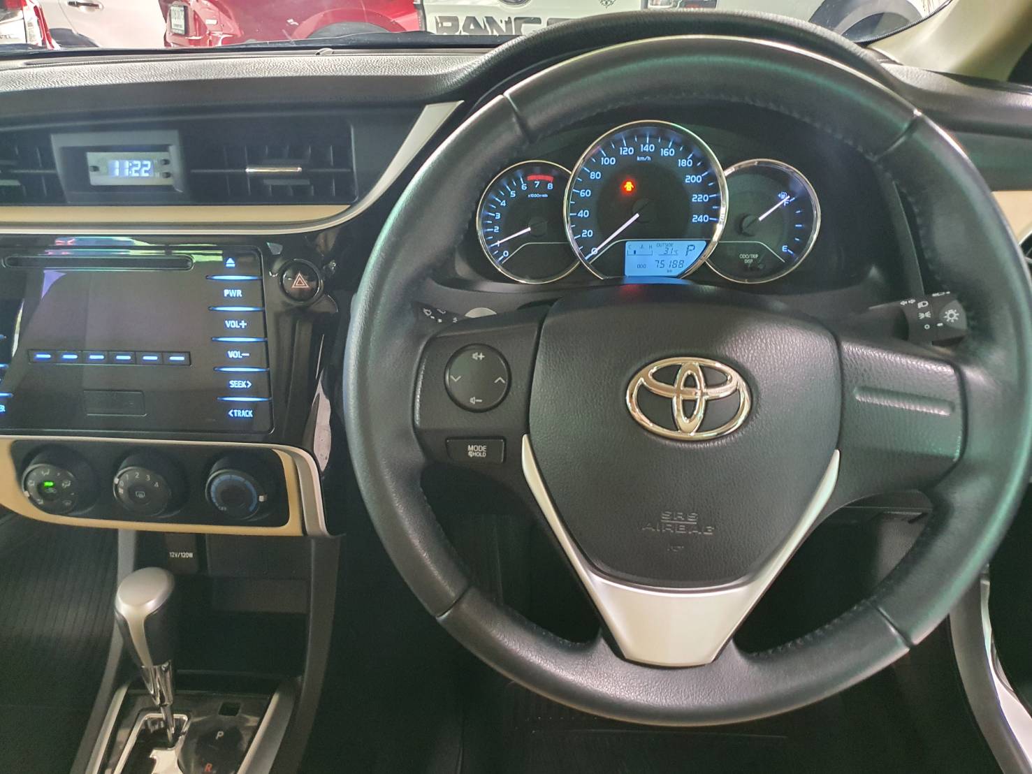 Toyota Corolla Altis 1.6G ปี2018 สีบรอนซ์เงิน มือหนึ่ง เช็คศูนย์