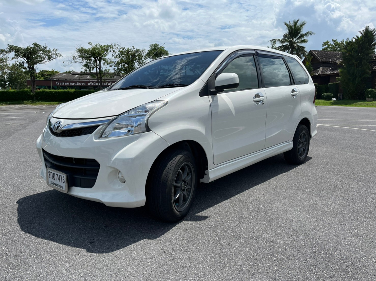 2012 Toyota Avanza สีขาว