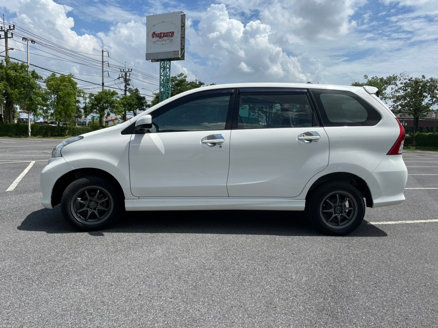 2012 Toyota Avanza สีขาว