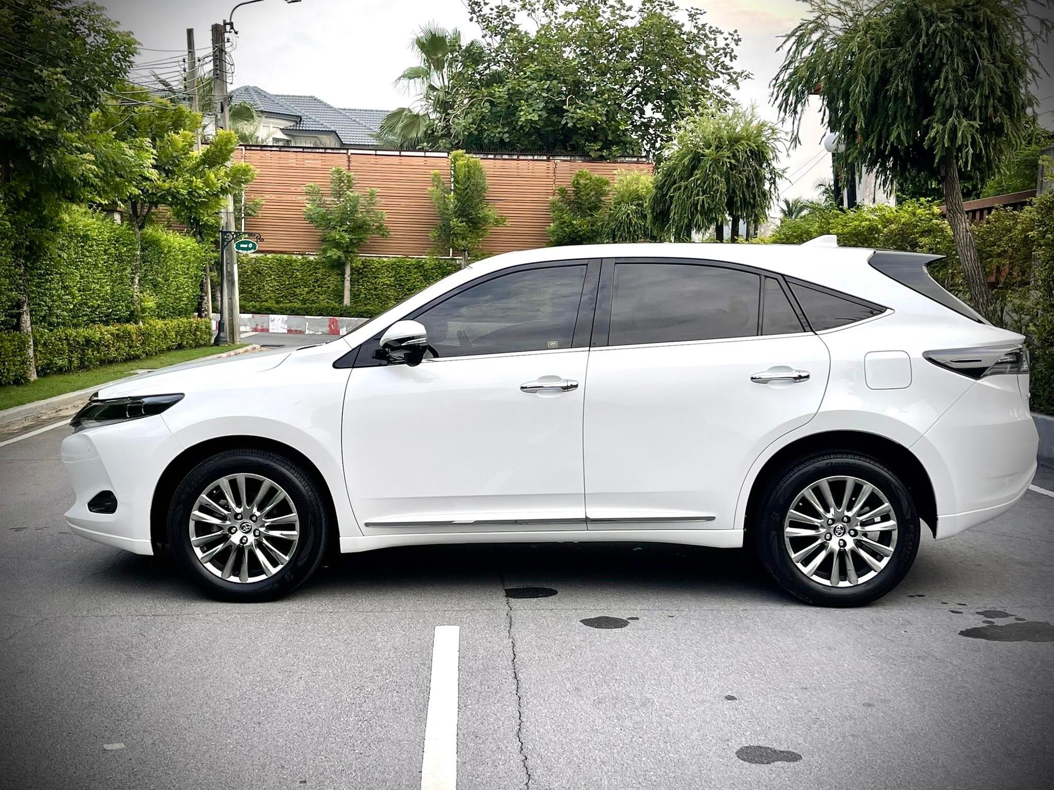 Toyota Harrier ใครได้ไป ไปคุยได้เลย กล้าพูด