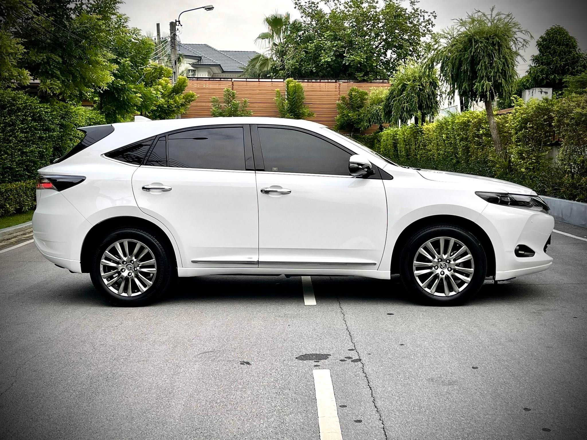 Toyota Harrier ใครได้ไป ไปคุยได้เลย กล้าพูด