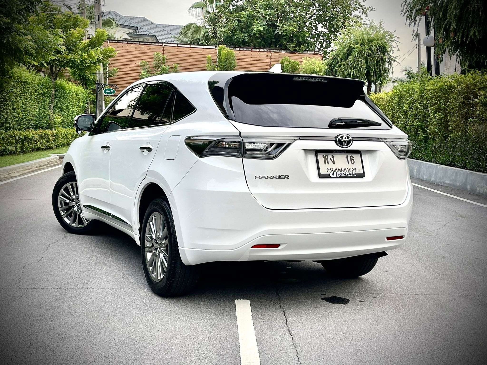 Toyota Harrier ใครได้ไป ไปคุยได้เลย กล้าพูด