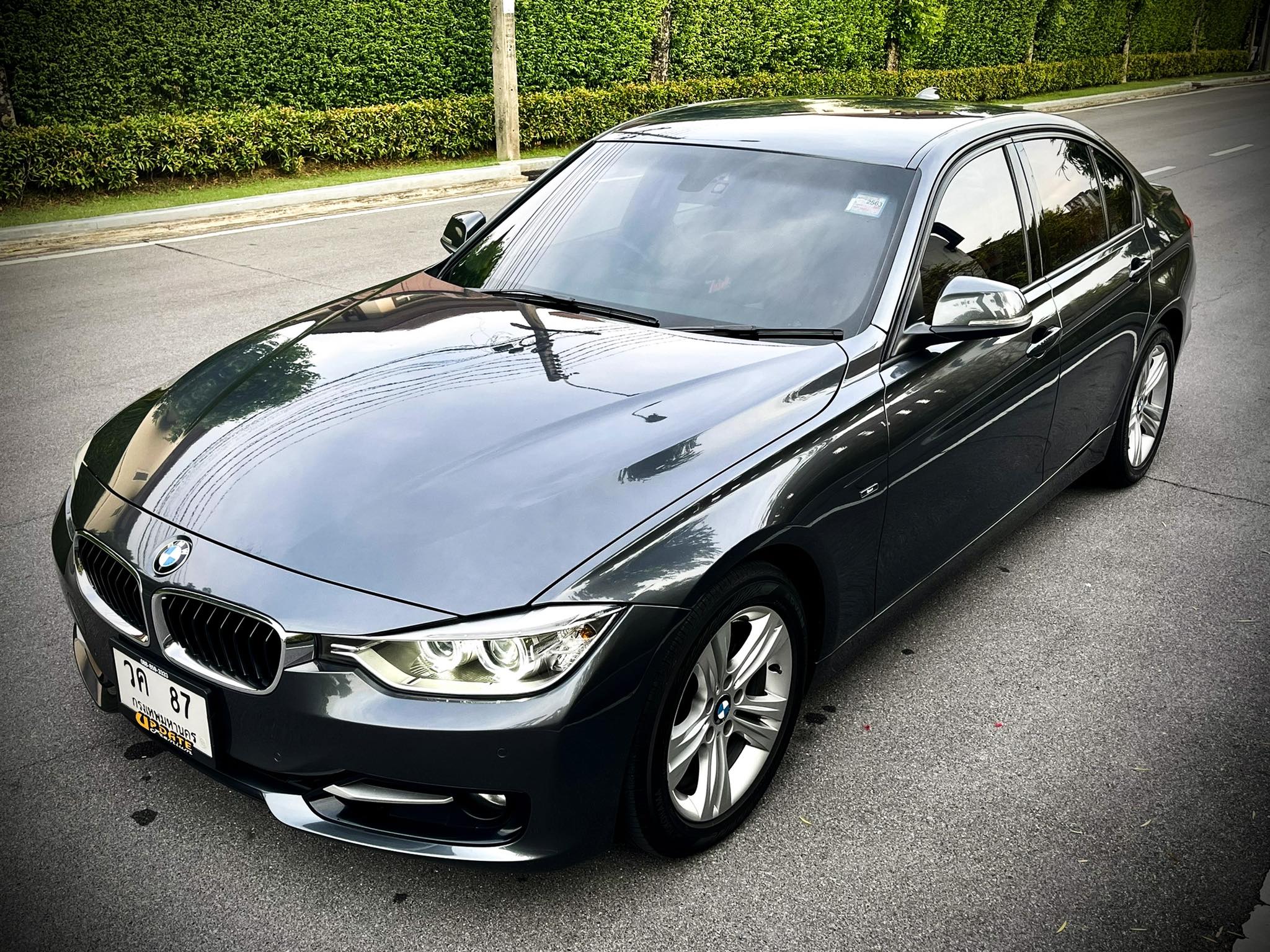 BMW Series 320i Sport สภาพคันนี้ โคตรใหม่เลยคะ ใหม่จริงๆ เอาคอเป็นประกันเลยนะ