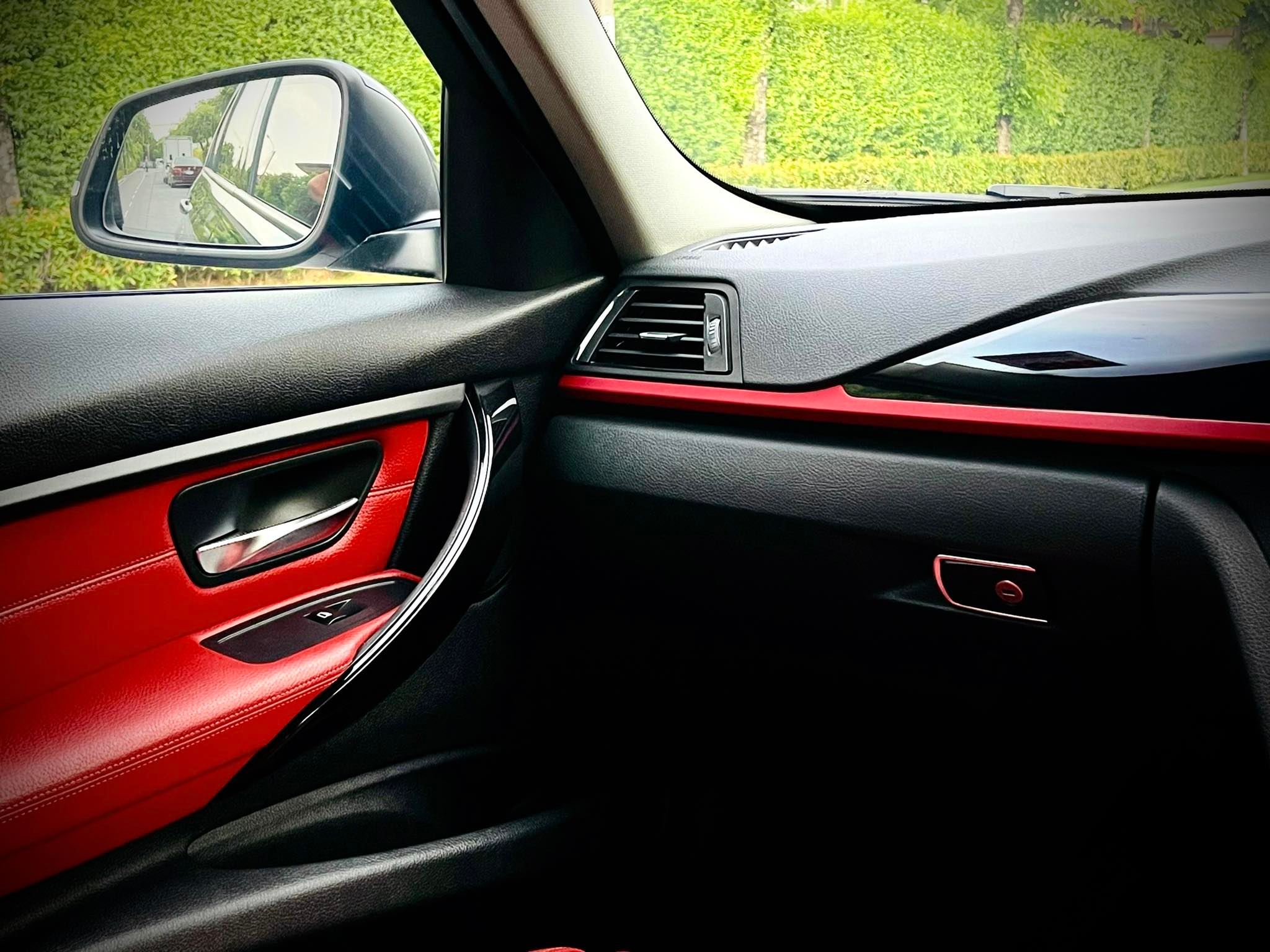 BMW Series 320i Sport สภาพคันนี้ โคตรใหม่เลยคะ ใหม่จริงๆ เอาคอเป็นประกันเลยนะ (รูปที่ 24)