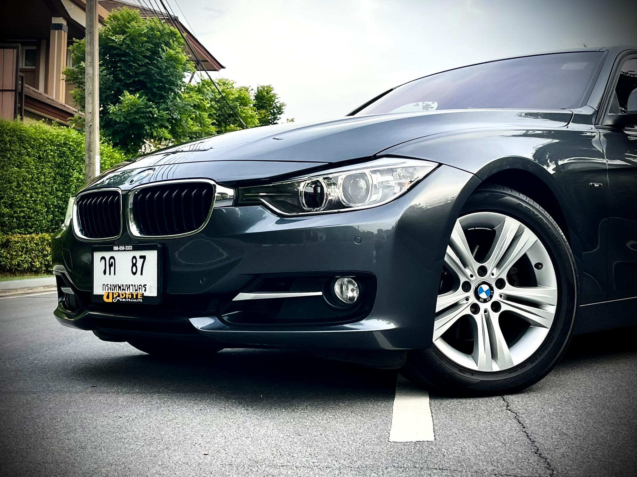 BMW Series 320i Sport สภาพคันนี้ โคตรใหม่เลยคะ ใหม่จริงๆ เอาคอเป็นประกันเลยนะ (รูปที่ 4)