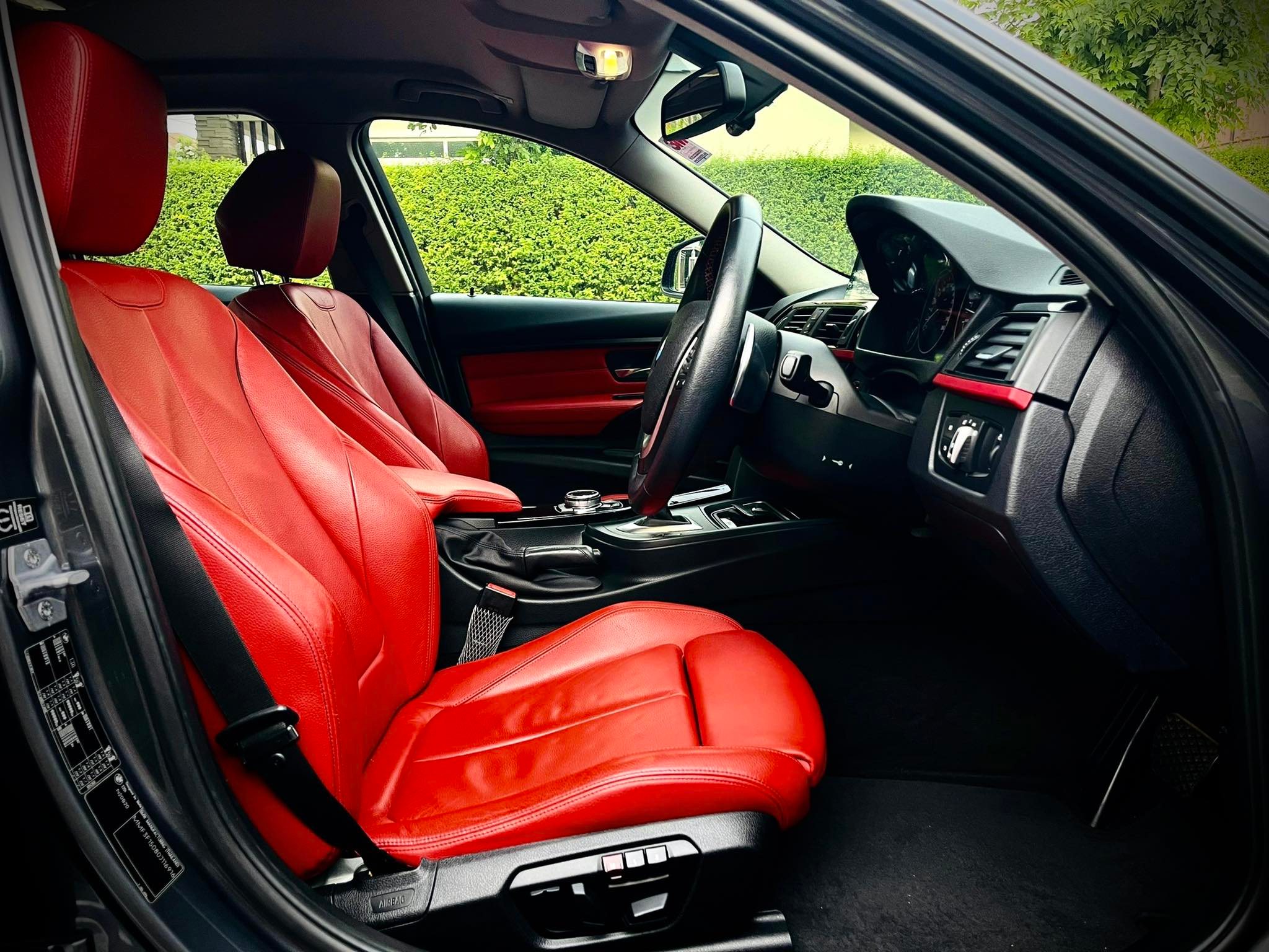 BMW Series 320i Sport สภาพคันนี้ โคตรใหม่เลยคะ ใหม่จริงๆ เอาคอเป็นประกันเลยนะ (รูปที่ 21)