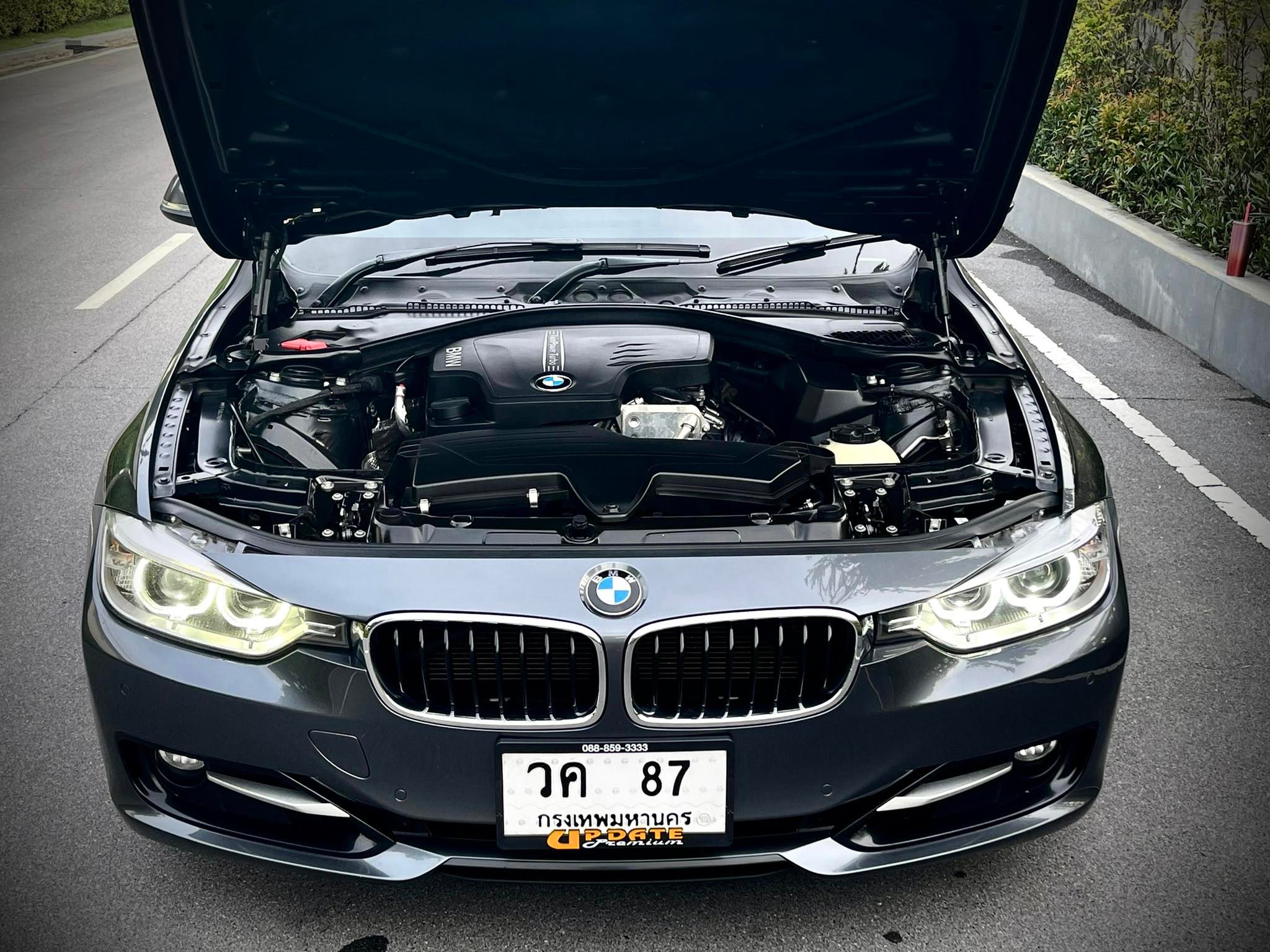 BMW Series 320i Sport สภาพคันนี้ โคตรใหม่เลยคะ ใหม่จริงๆ เอาคอเป็นประกันเลยนะ