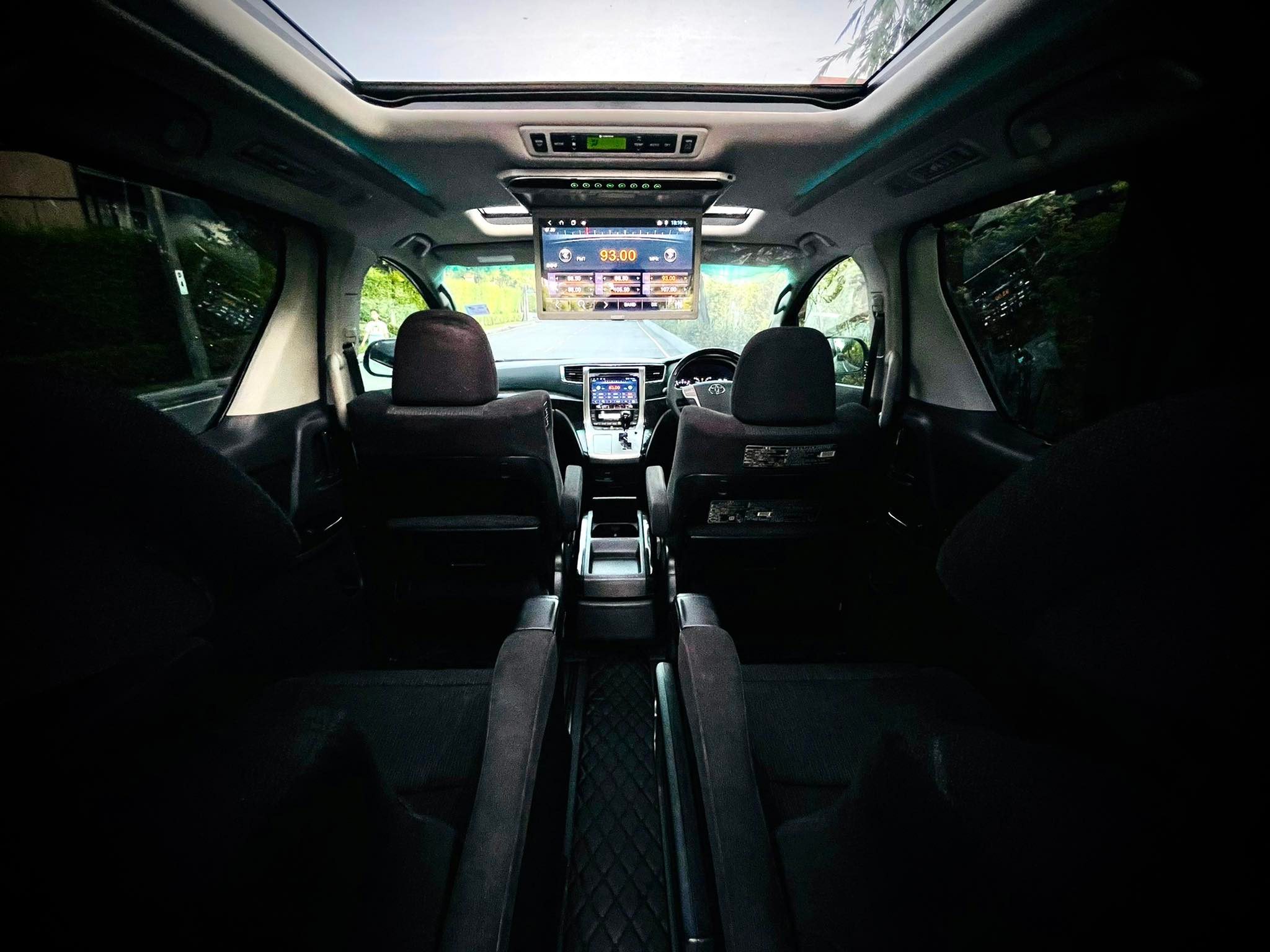 Toyota Vellfire 2.4V เหมือนจะดุดัน แต่อ่อนโยน (รูปที่ 10)