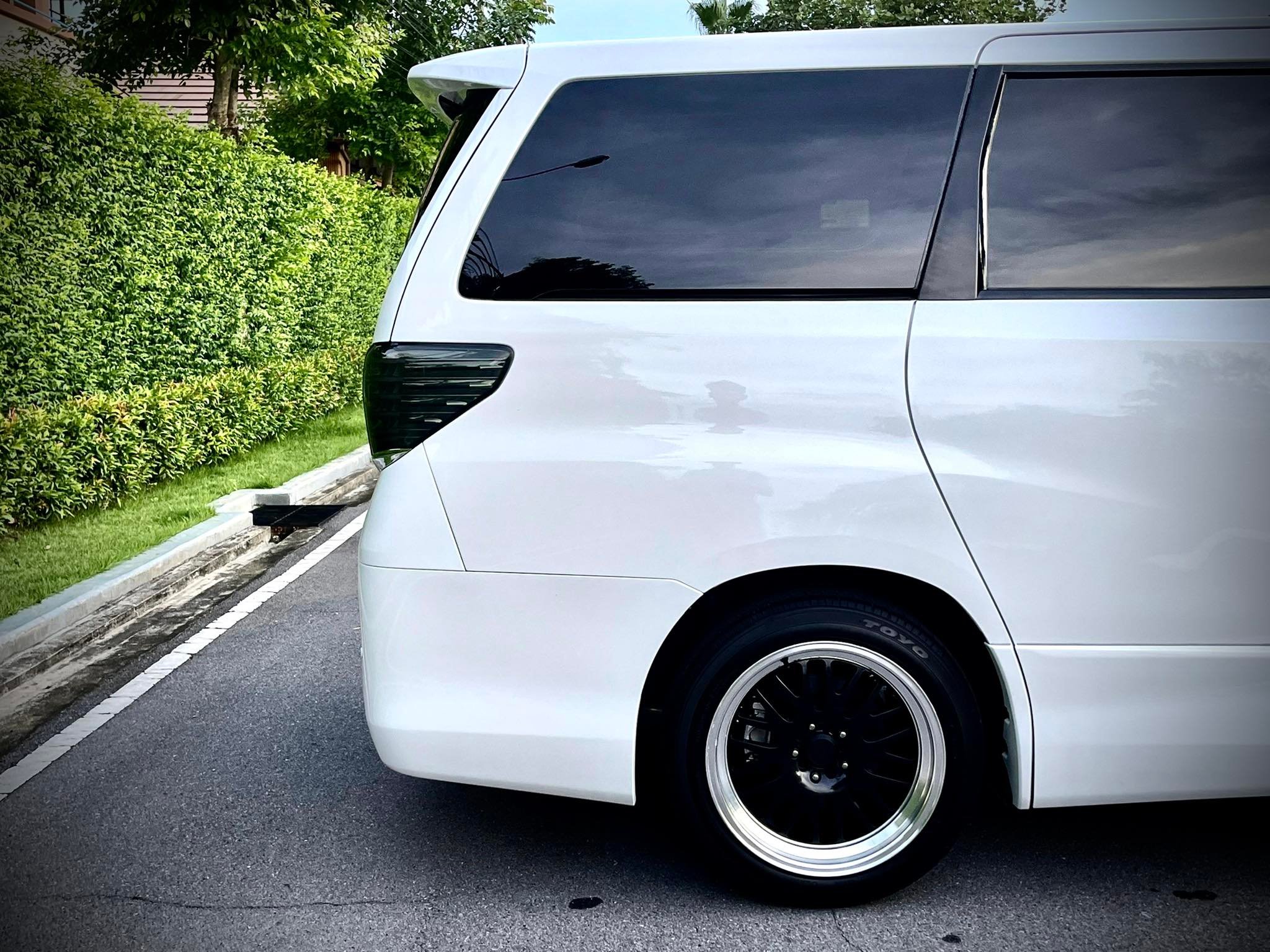 Toyota Vellfire 2.4V เหมือนจะดุดัน แต่อ่อนโยน (รูปที่ 4)