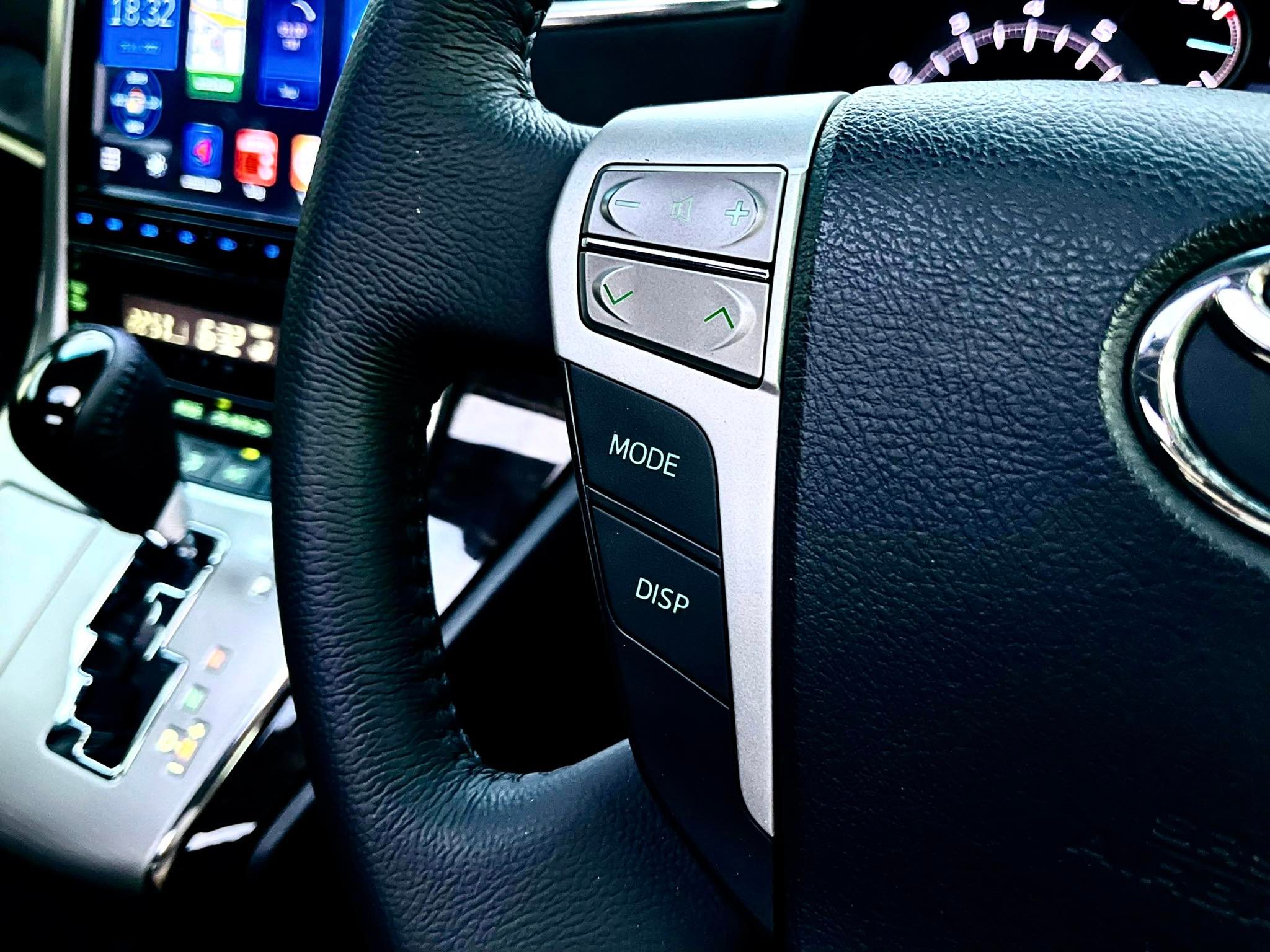 Toyota Vellfire 2.4V เหมือนจะดุดัน แต่อ่อนโยน (รูปที่ 17)