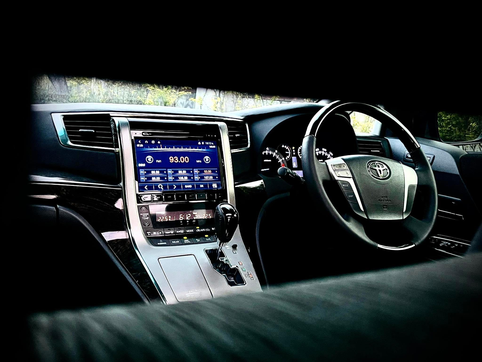 Toyota Vellfire 2.4V เหมือนจะดุดัน แต่อ่อนโยน (รูปที่ 15)
