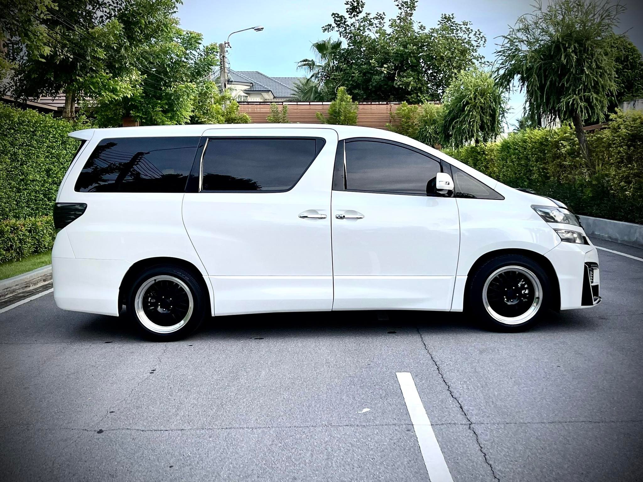Toyota Vellfire 2.4V เหมือนจะดุดัน แต่อ่อนโยน (รูปที่ 8)