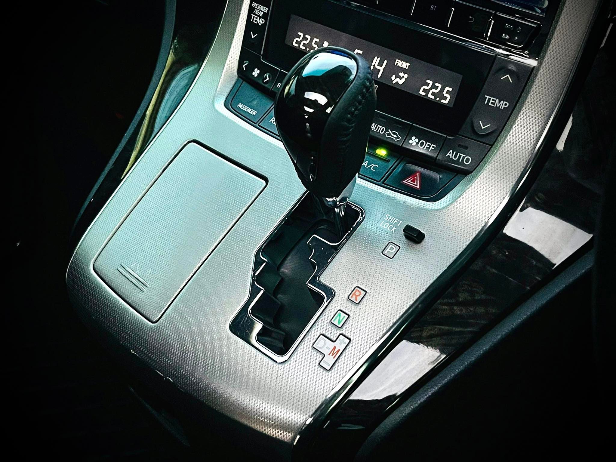 Toyota Vellfire 2.4V เหมือนจะดุดัน แต่อ่อนโยน (รูปที่ 14)
