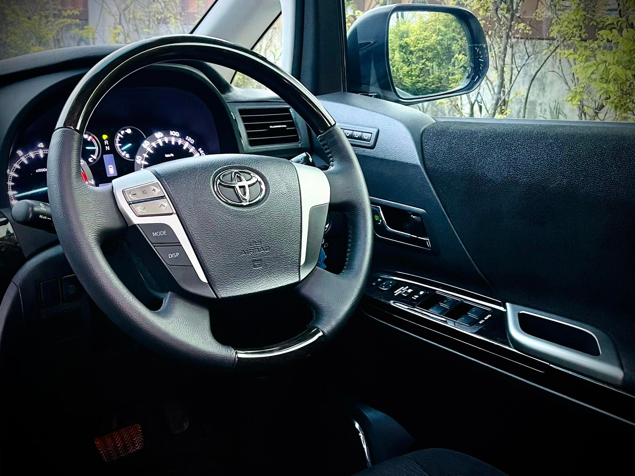 Toyota Vellfire 2.4V เหมือนจะดุดัน แต่อ่อนโยน (รูปที่ 24)