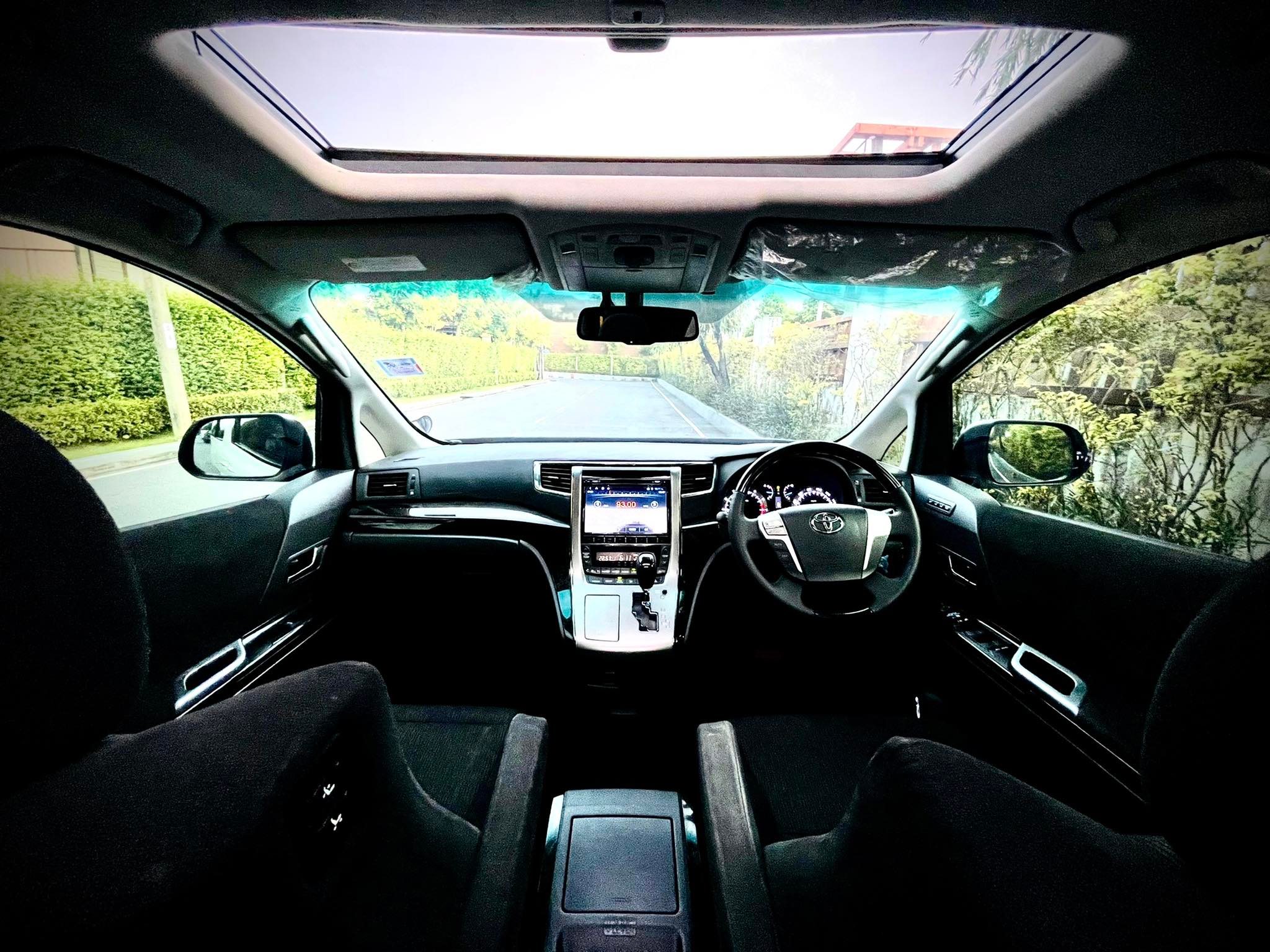 Toyota Vellfire 2.4V เหมือนจะดุดัน แต่อ่อนโยน (รูปที่ 9)