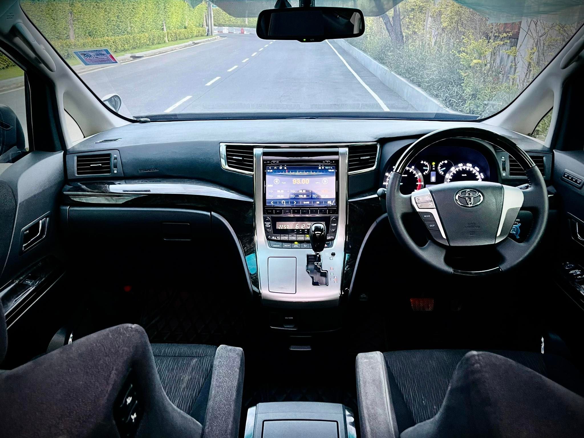 Toyota Vellfire 2.4V เหมือนจะดุดัน แต่อ่อนโยน (รูปที่ 23)