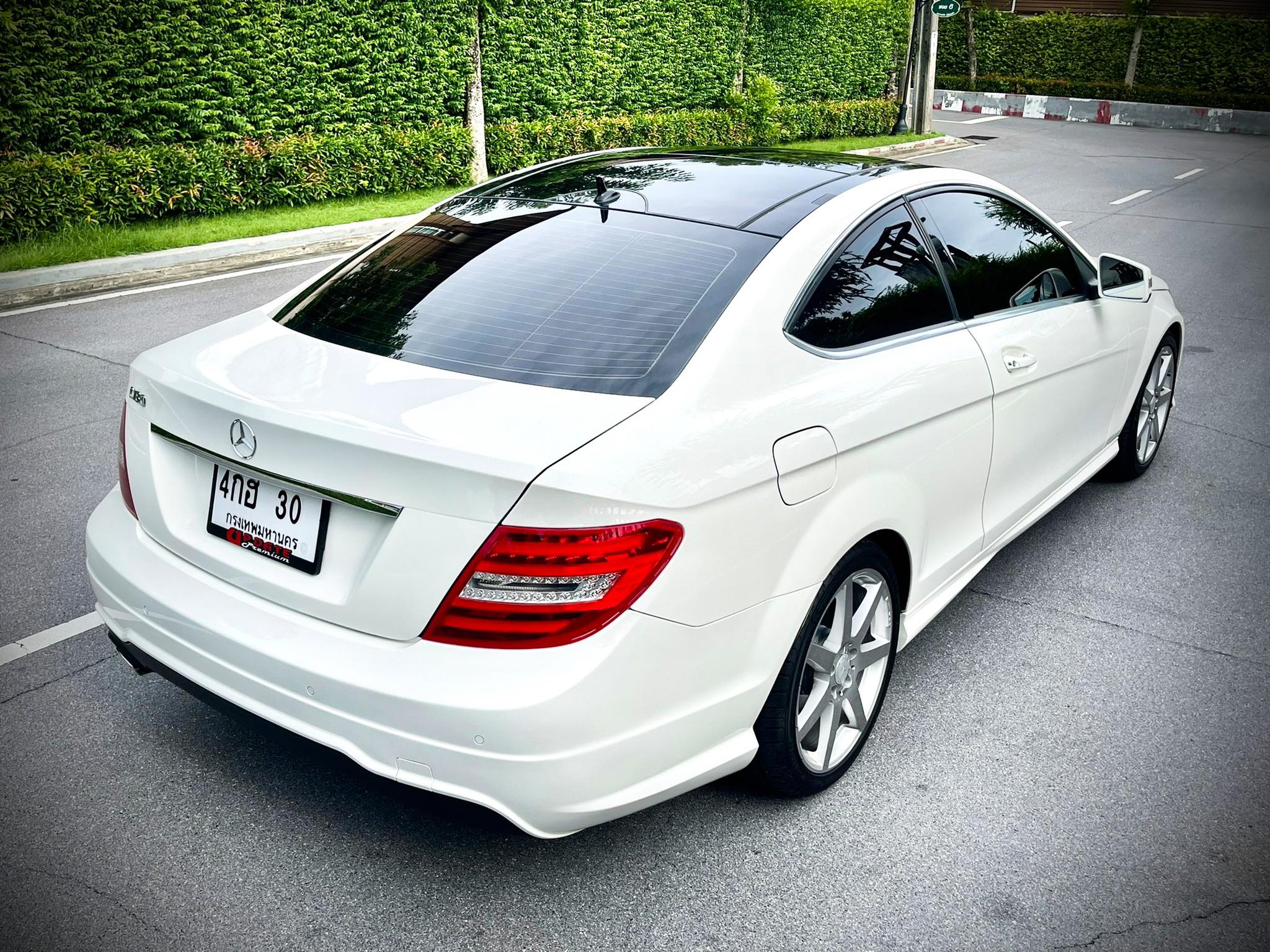 Mercedes Benz C180 AMG Coupe สวยจะขาดใจ (รูปที่ 4)