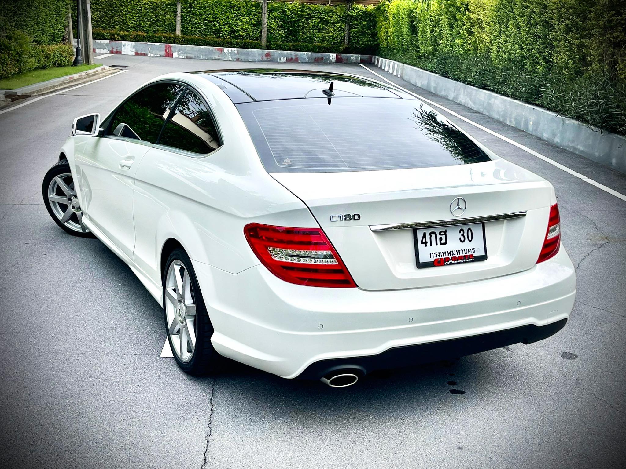 Mercedes Benz C180 AMG Coupe สวยจะขาดใจ