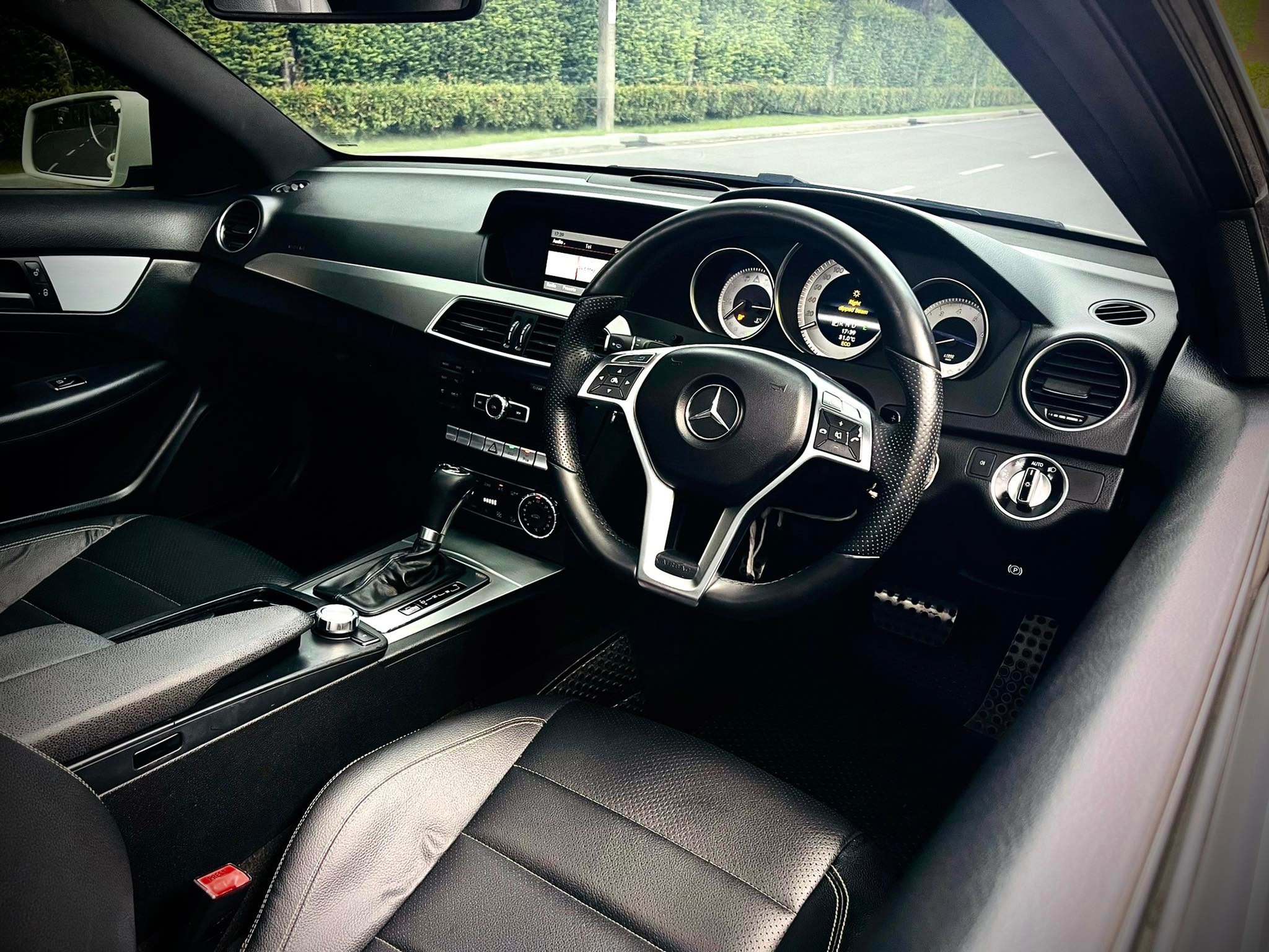 Mercedes Benz C180 AMG Coupe สวยจะขาดใจ (รูปที่ 28)