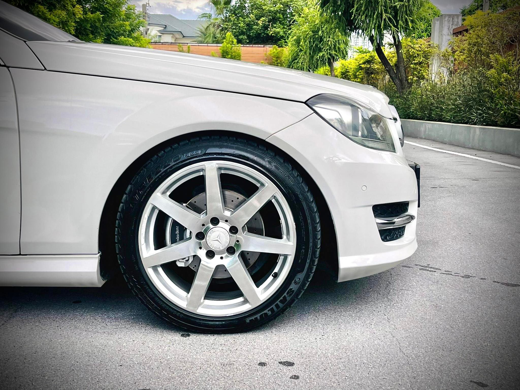Mercedes Benz C180 AMG Coupe สวยจะขาดใจ (รูปที่ 12)
