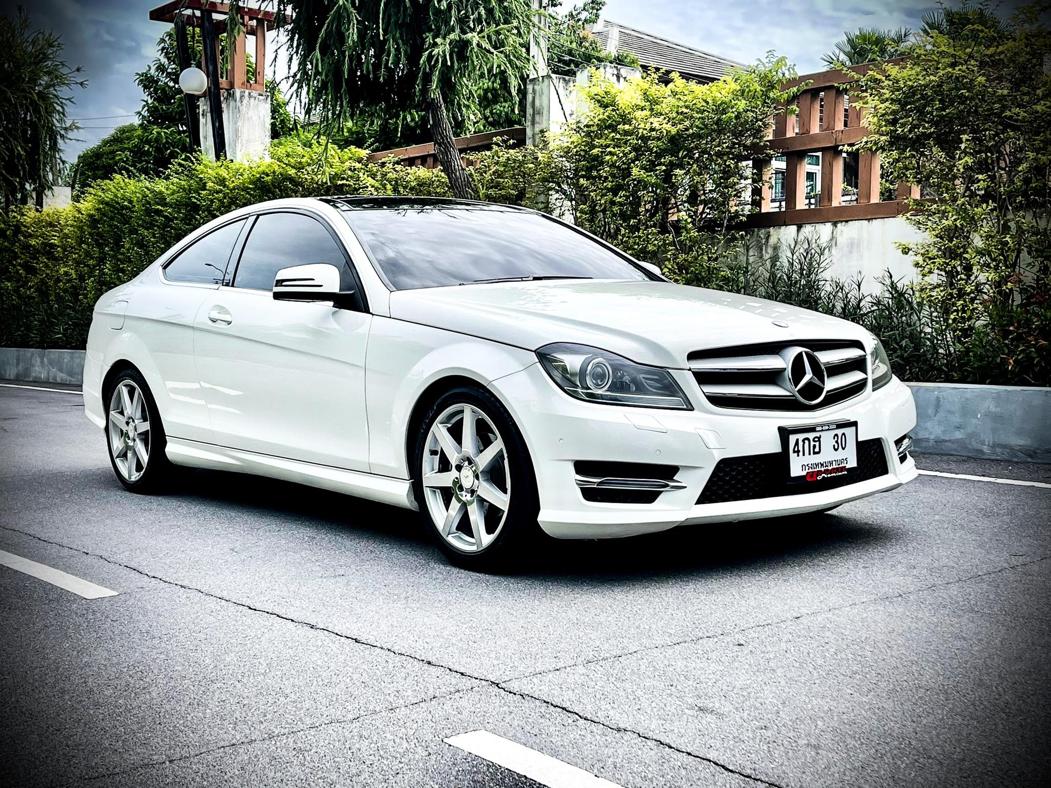 Mercedes Benz C180 AMG Coupe สวยจะขาดใจ