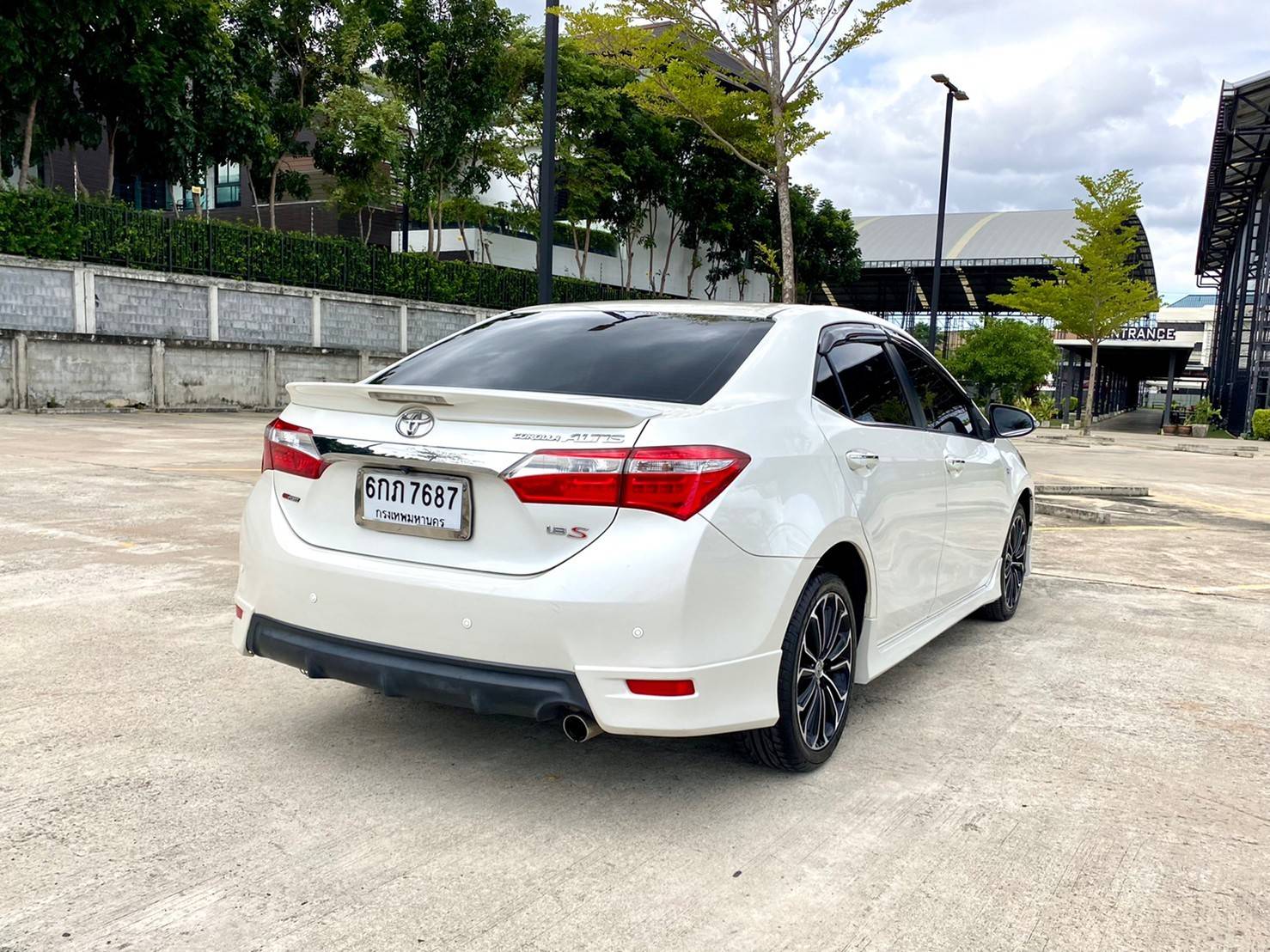 TOYOTA COROLLA ALTIS 1.8 ESport ปี 2014 ไม่เคยติดแก๊ส สภาพสวย การันตีไม่มีชน เล่มพร้อมโอน (รูปที่ 2)