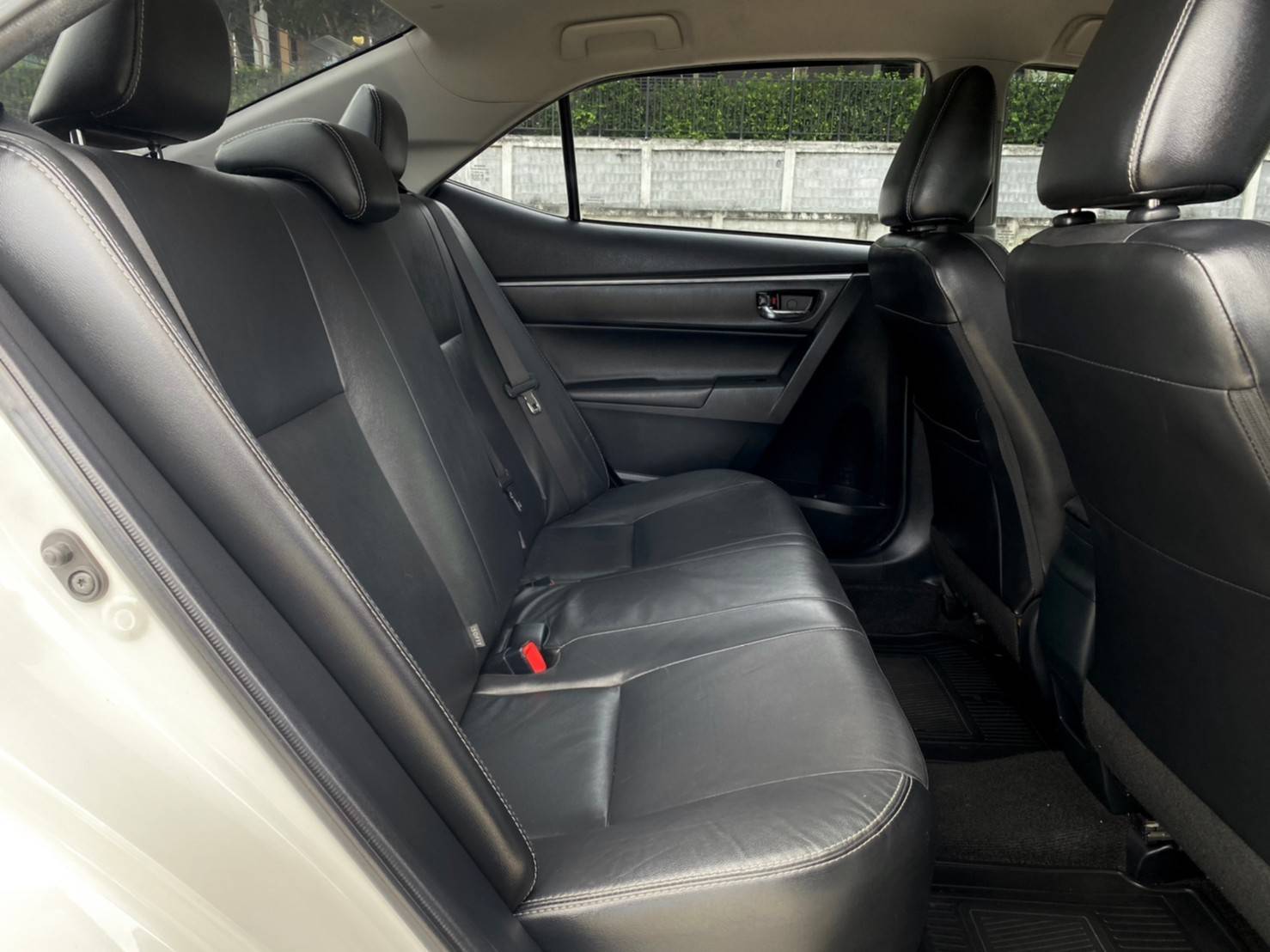 TOYOTA COROLLA ALTIS 1.8 ESport ปี 2014 ไม่เคยติดแก๊ส สภาพสวย การันตีไม่มีชน เล่มพร้อมโอน (รูปที่ 8)