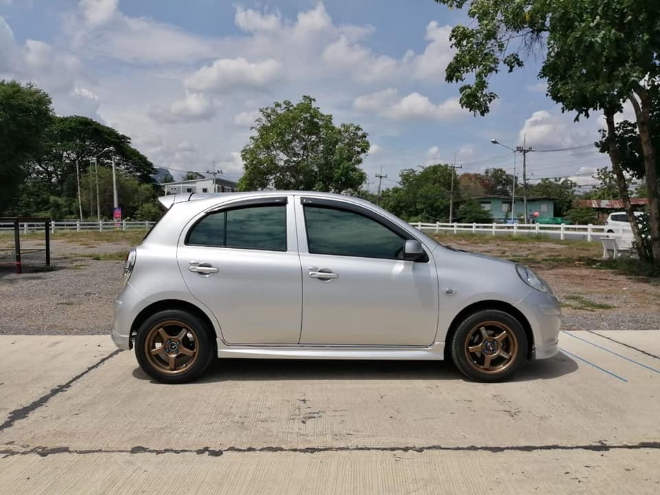 Nissan March ปี 2011 สีเงิน (รูปที่ 2)