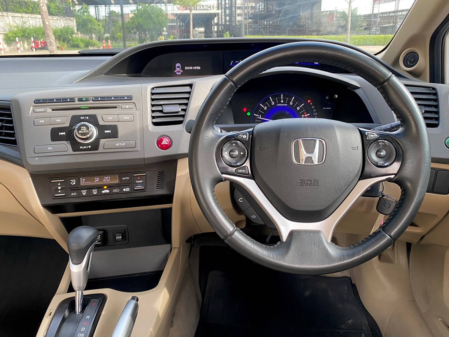 HONDA CIVIC 1.8E (โฉม FB) ปี 13 สวยกริ๊บ เจ้าของเดียว ยางใหม่ปี 2022 ไม่ติดแก๊ส ไม่มีชน กุญแจสำรองครบ