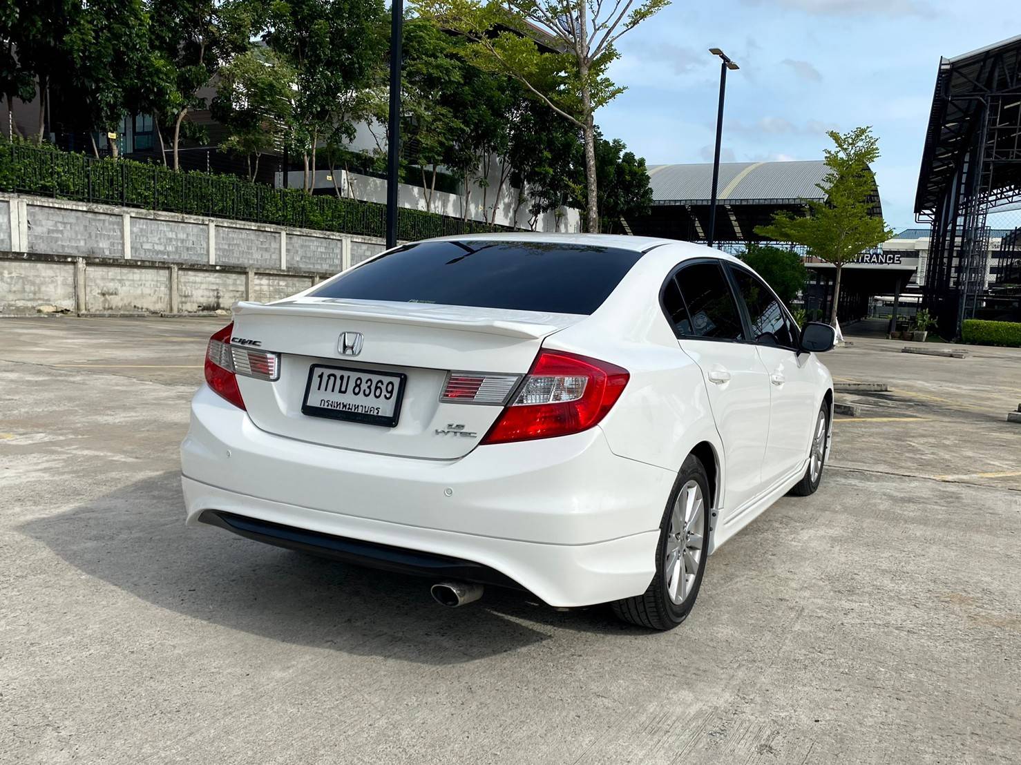 HONDA CIVIC 1.8E (โฉม FB) ปี 13 สวยกริ๊บ เจ้าของเดียว ยางใหม่ปี 2022 ไม่ติดแก๊ส ไม่มีชน กุญแจสำรองครบ (รูปที่ 2)